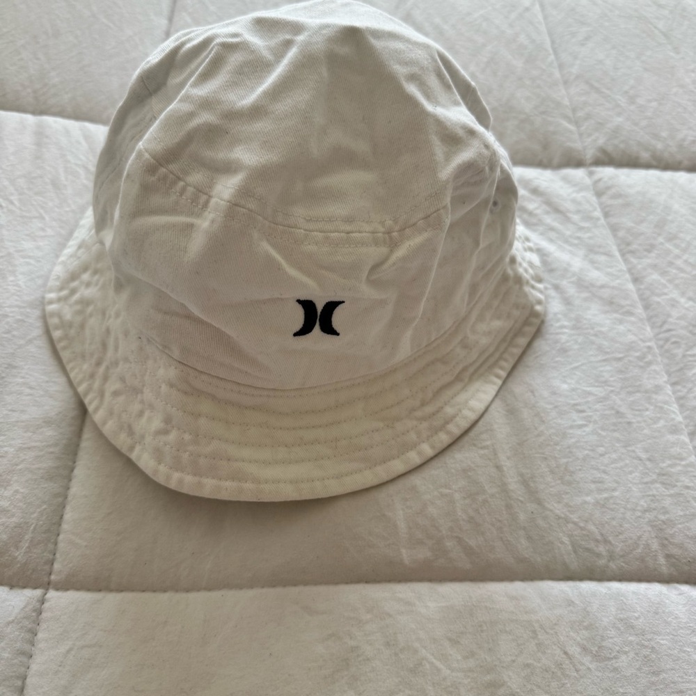 HURLEY Adult Bucket Hat White PREPPY Logo, One Size